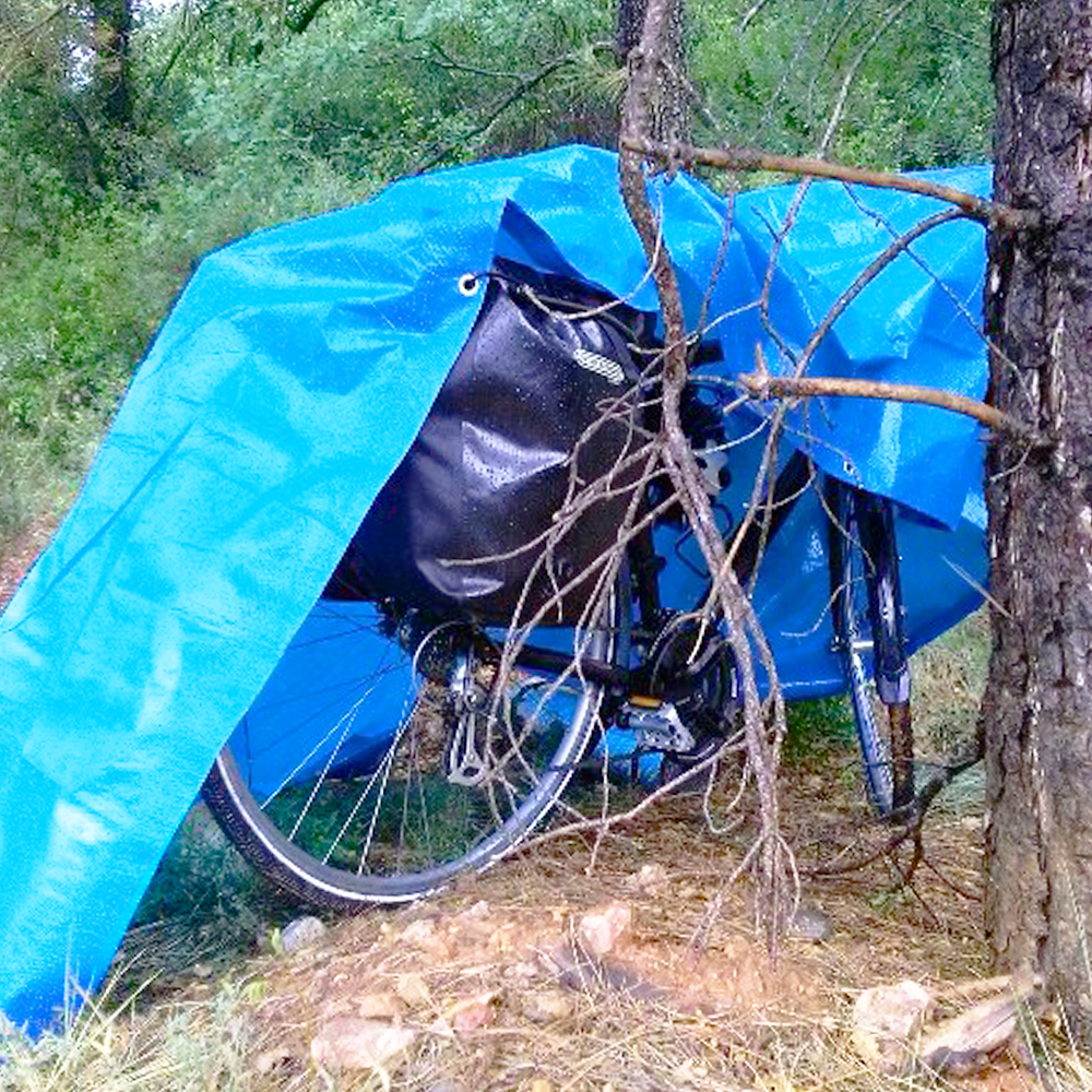 Suelo de rafia azul para camping — Planas